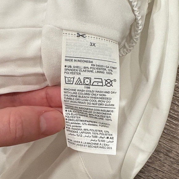 NWT 3X Old Navy Active White Shorts - Picture 5 of 6